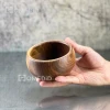 کاسه چوبی مدل پدر بزرگ در دست