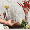 گلدان شیشه ای مدل ایسلا در دست برای راهنمایی سایز به مشتری