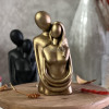رنگ طلایی مجسمه آغوش زوج