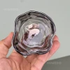 نمای بالا از لیوان دفرمه دودی برند دنی هوم