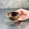 پیاله خوری کوچک ساده در دست
