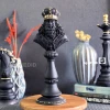 مهره شاه از  مجسمه مهره های شطرنج طرح سردیس نمای رو به رو