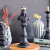 مجسمه کویین از مجسمه مهره های شطرنج طرح سردیس