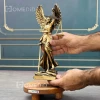 مجمسه عدالت بال 29 سانتی در دست