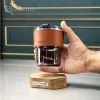 نمایش اندازه ماگ شیشه ای چرمی در دست