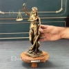 مجسمه بانوی فرشته عدالت کد 759 در دست