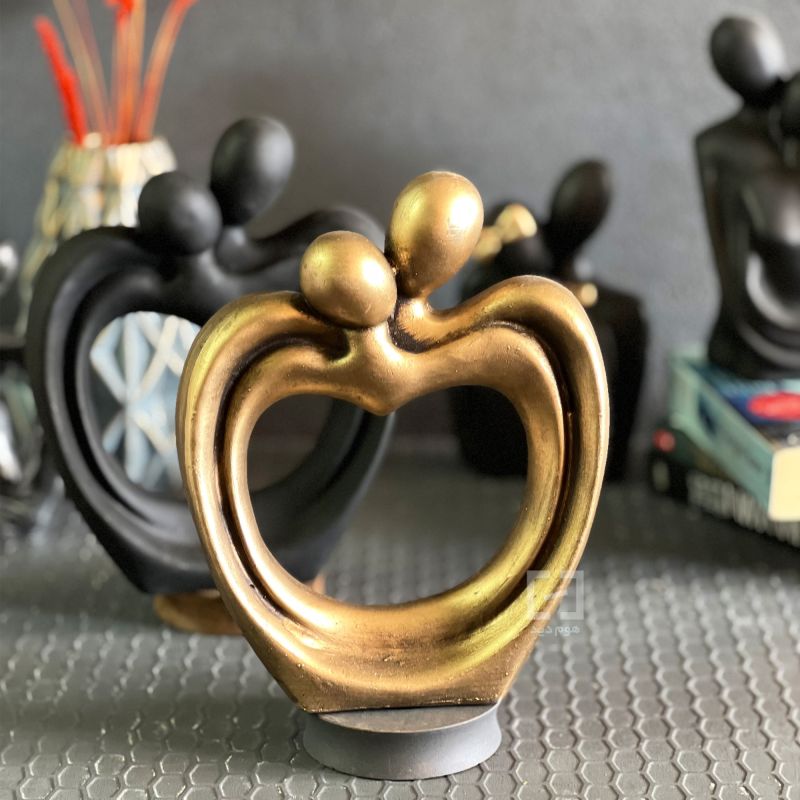 lover embrace sculpture heart design